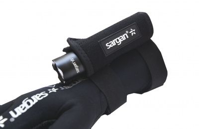 Держатель подводного фонаря "СПРУТ  2.0" на ЗАПЯСТЬЕ И ЛАДОНЬ  SARGAN