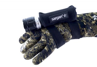 Держатель подводного фонаря "СПРУТ  2.0" на ЗАПЯСТЬЕ И ЛАДОНЬ  SARGAN